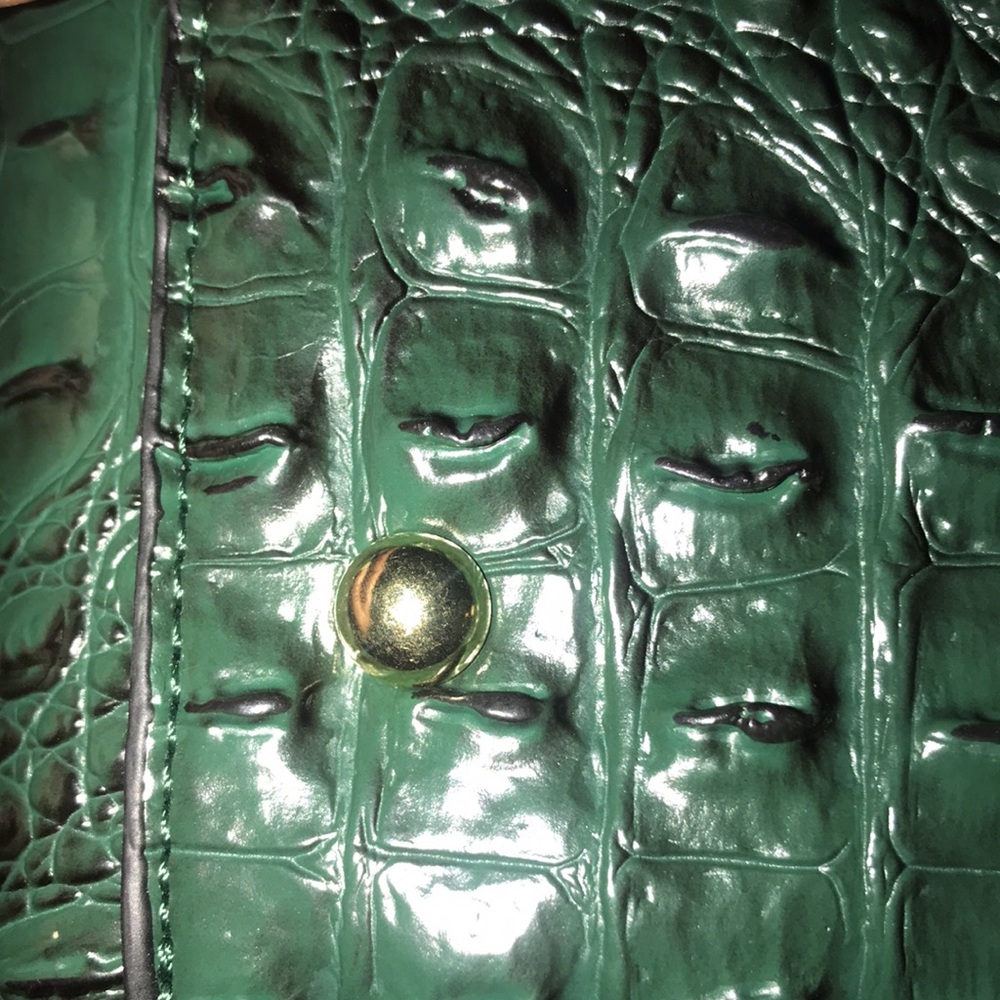 NWOT Women’s Crocodile-Embossed Handbag - Picture 15 of 16